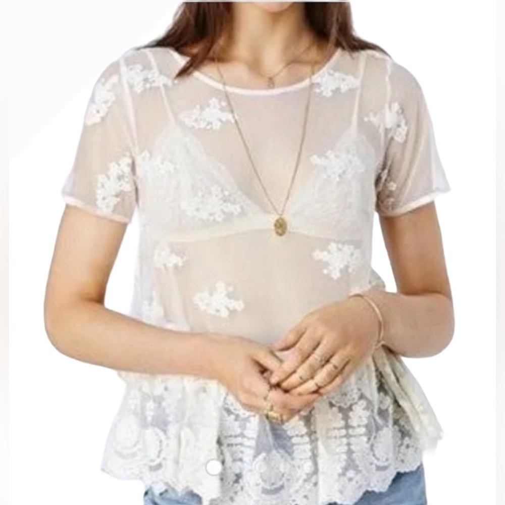 Kimchi Blue Lace Peplum Top with Floral Design Size S - Picture 1 of 10